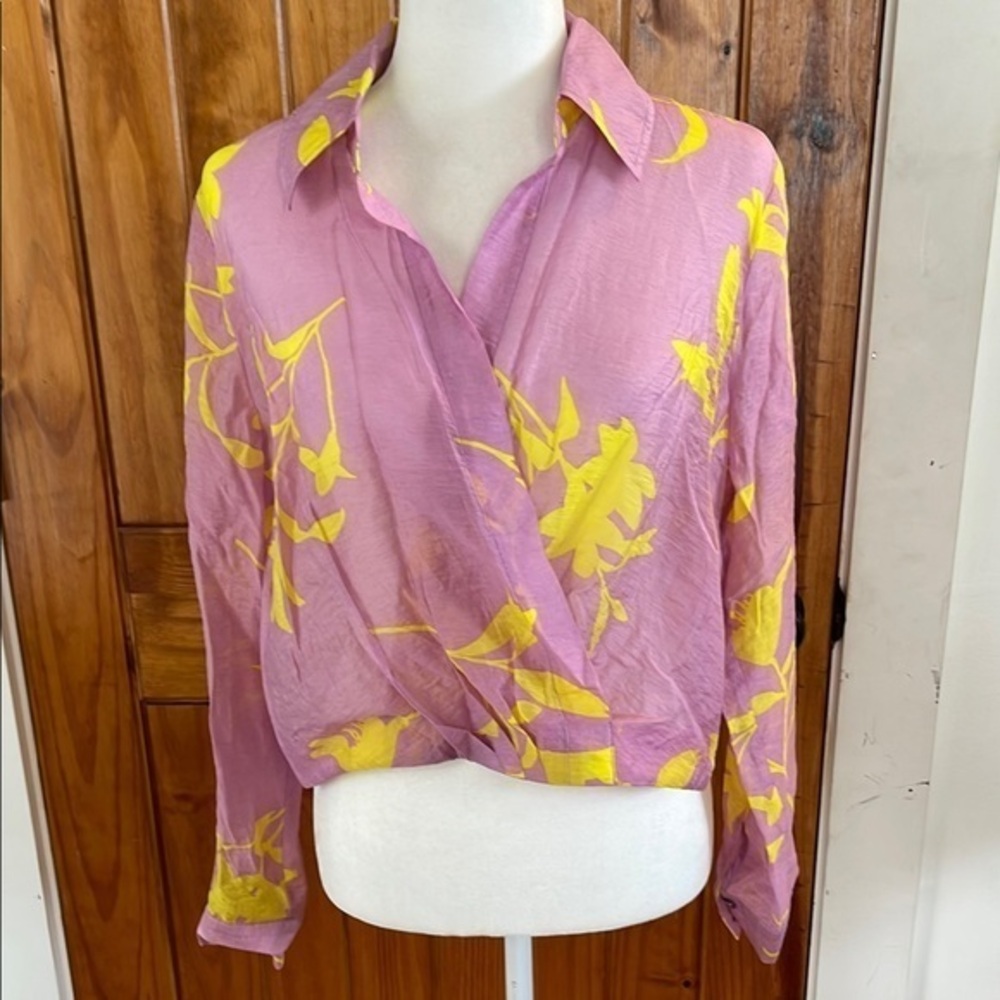 Cabi Drift Top Small purple Lilac Yellow tropical floral Cropped Semi Sheer Wrap - Picture 1 of 8